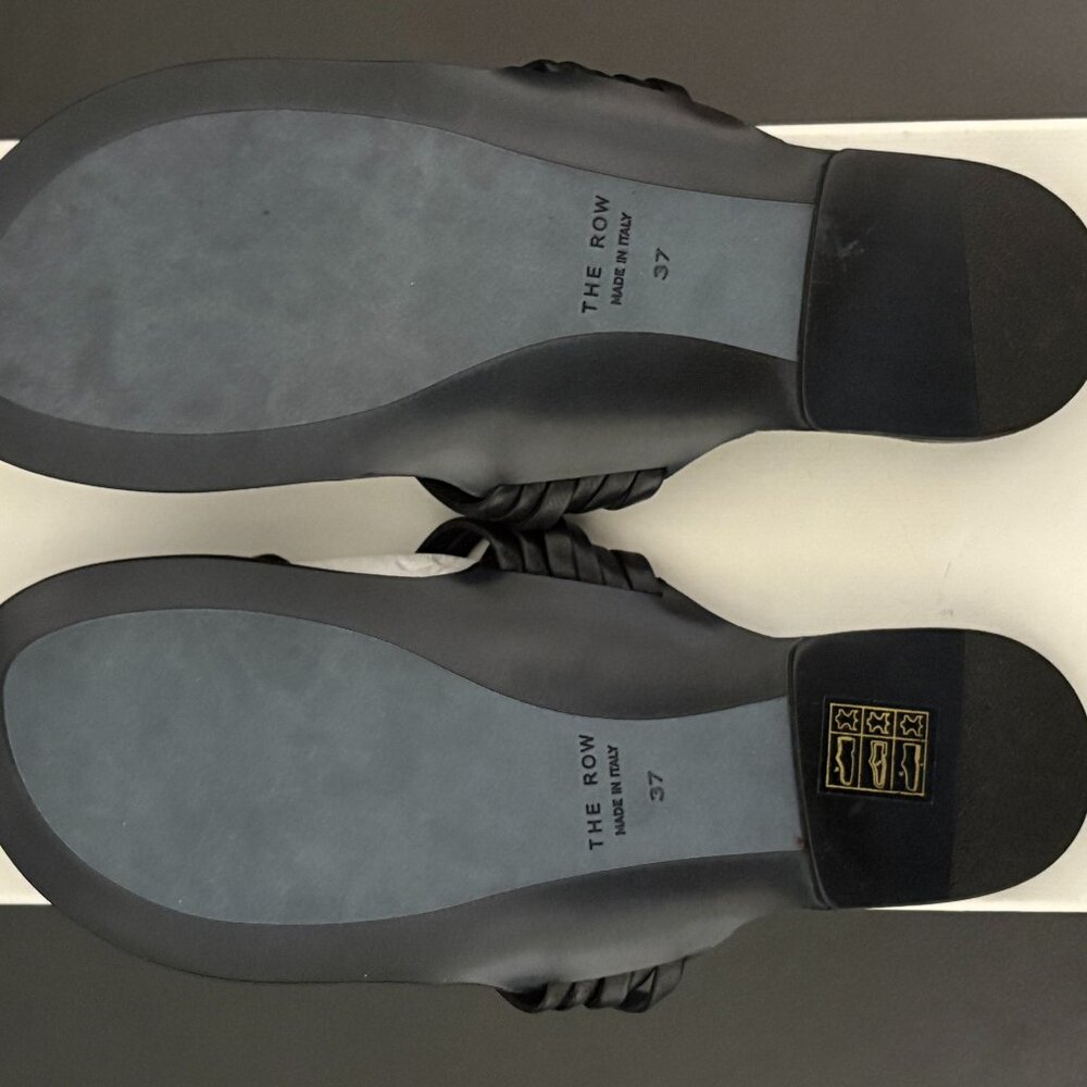 Slippers - Picture 3 of 4